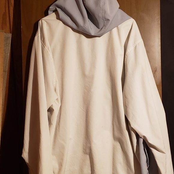 UNDER ARMOR WINDVREAKER HOODIE! - Picture 3 of 3